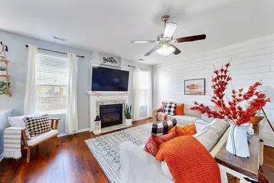 Image de Large Beautifully decorated Cozy Family Home - Pet Friendly - Near Charlotte
