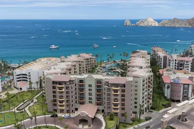 Resort-Style Comfort: Ocean Views, Pool & Beach! Summer Rates!