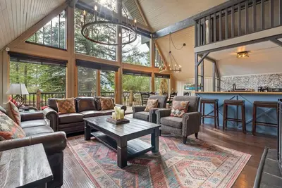 Image de The Legacy Cabin | Hot Tub | Huge Fenced Yard