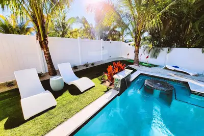 Image de Breezy Harbor Ami pool retreat near the Beach