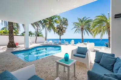 Image de Luxurious OceanFront Secured resort 3 Min To Beach