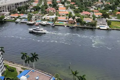 Image de Great views of Sunny Isles Beach and Bay, great community, family friendly