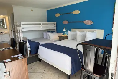 Image de Waterfront Unit, Heated Pool, 70\" Tv, Tiki Bar & Grill, On The Marina!