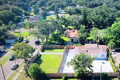 Image de Entire, Beautiful Home In Gulfport/St Pete. 4 King Bedrooms with 3 Bathrooms