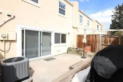 Image de Remodeled 3 bed\/2. 5 bath townhome w\/garage\/pool!