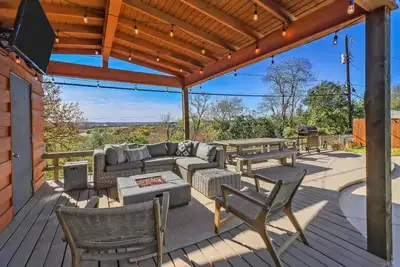 Image de Private Pool Oasis with Gorgeous Views Minutes from Tcu & Dickies Arena
