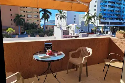 Image de Golden Zone! Gorgeous 2 Bedrm Across From Beach. . . . . \nTAMBIEN Hablo Espanol! !