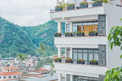 Image de Romantic Zone Penthouse - Ultimate Luxury Rental - Entire Top Floor w/Views!