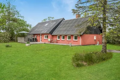 Image de Maison confortable à Hemmet avec WiFi