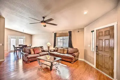 Image de 4 Bedroom House! W/Yard/Garage/Washer/Dryer & Near Ua!