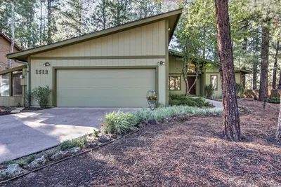 Image de Midcentury Greenhouse. 3Bdrm. Sleeps 6. Family friendly. Central location.