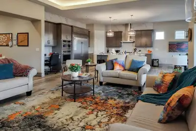 Image de June Only 3 Bedroom Adventure House+Hot Tub+Yard+Garage+Sleeps 12