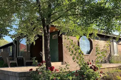 Image de Roomy, 3 bed room house on the South side of town!