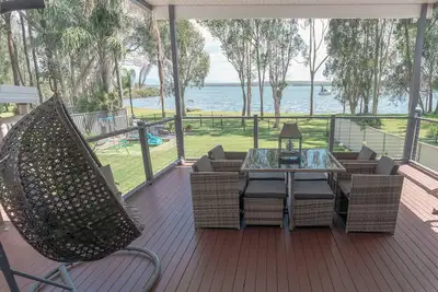 Image de Getaway Lakefront environmental House with Kayaks Water Views