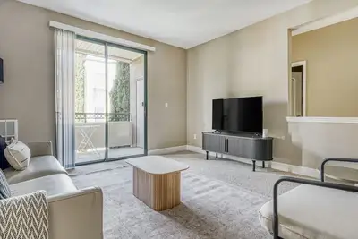 Image de Dreamy San Mateo 2br w/ Pool & Gym, easy highway access, by Blueground