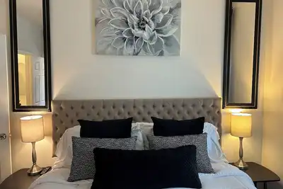 Image de Nice one bedroom apartment for short getaways or temporary housing w/ fast WiFi