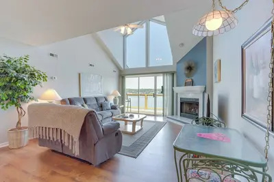 Image de Lakefront Haven w\/ Balcony in Osage Beach!