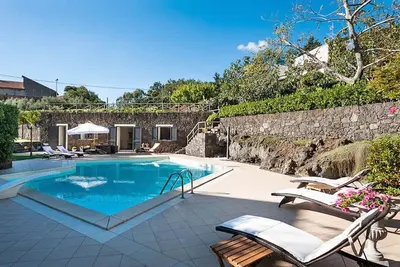 Jolie petite maison de vacances avec jardin à Lazise, Italie