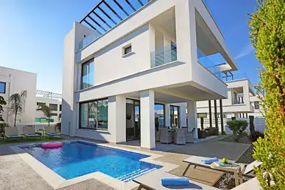 Theresa - A Luxury 3 Beds Villa with private pool