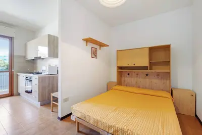 Image de Appartement de deux pièces \"Valbella B\" dans une résidence avec piscine