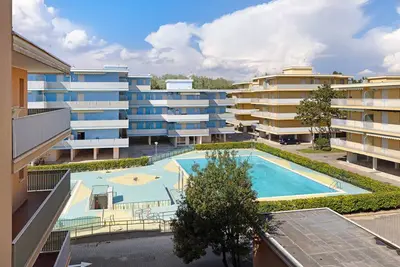 Image de Studio \"Valbella A\" dans une résidence avec 12 piscines