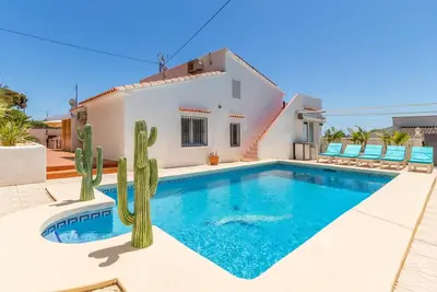 Image de Villa \"Villa Carolima - Piscine chauffée\" avec vue sur la mer, Wi-Fi, climatisation et jardin