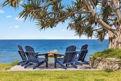 Image de Absolute Beachfront, Pet-friendly, family beach house