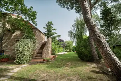 Image de Large holiday cottage with private pool, tennis court and garden