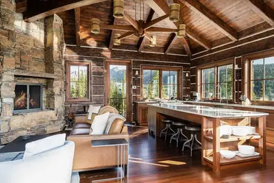 Image de Unique Home with Panoramic Views on Private 60-Acre Plot with  Hot Tub
