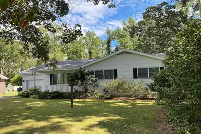 Image de Topridge - Spacious 3br home w/fenced yard, pet friendly No Linens Provided