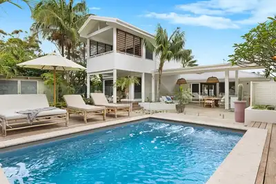 Image de Talamanca - Tallow Beach retreat with pool