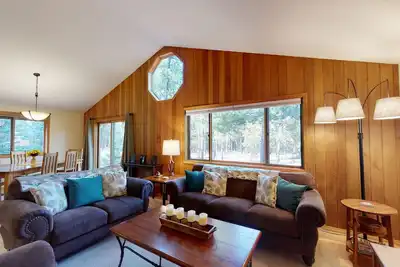 Image de Sunriver Family Retreat with Access to Exclusive Golf