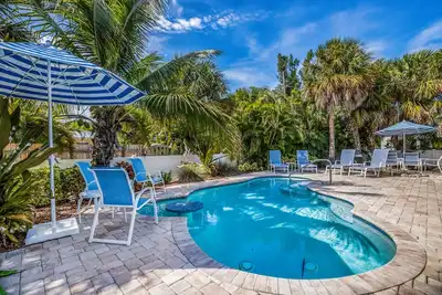 Image de Toes in the Water: North End, West of Gulf, Steps to Beach, Pool by Anna Maria Life Vacation Rentals