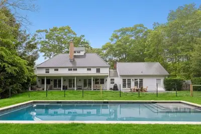 Image de Modern Barn-Style Home with State-of-the-Art Finishes, High Ceilings and. . .