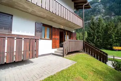 Image de Ski Lifts Just Around the Corner