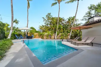 Image de Aventura Lux-5 Bedrms-4 Baths-Heated Pool-for 10