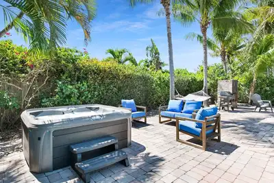 Image de Boca Bliss: Family-Friendly Escape with Hot Tub & Grill, 1 Mile from the Beach!