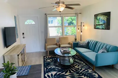 Image de Lovely 2 - Bedroom Rental Unit Near the Beach