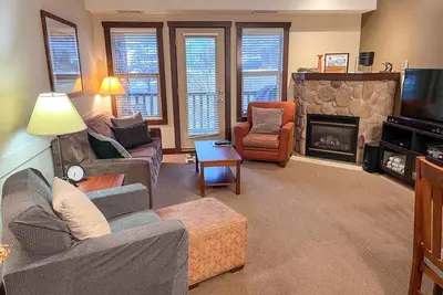 Image de 2 Bedrooms l Sleeps 5 Adults