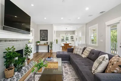 Image de New Listing! Newly Remodeled Historic Home Near Downtown!