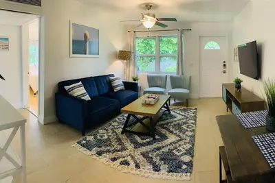Image de Beautiful 2 - Bedroom Rental Unit near the Beach