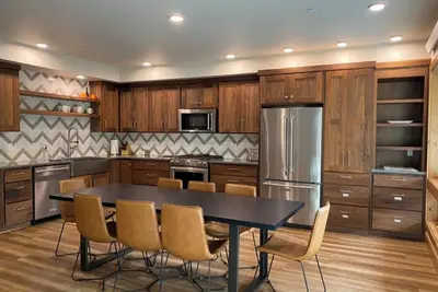 Image de Luxury at the mountain! Amazing location just steps to the slopes and town!
