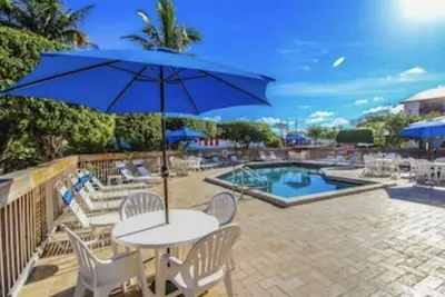Image de Spacious condo, great location in paradise!