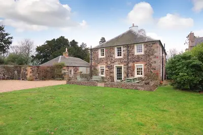 Georgian coach house in private location, 5 minutes from  North Berwick