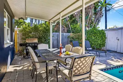 Image de Walk to beach/Hot Tub/Pool/New Remodel