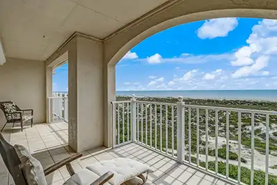 Image de Oceanfront, gated community townhome with private W/D, beach & pool access