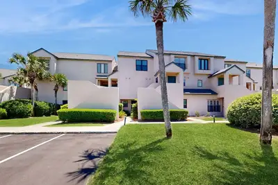 Image de Newly Decorated, Oceanfront Townhouse with Patio, WiFi, W/D & Shared Pool