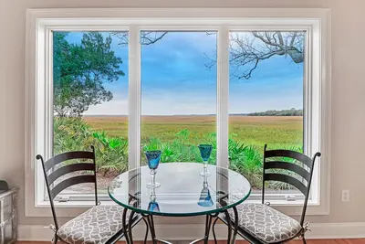 Image de Newly Renovated Villa with Incredible Marsh Views