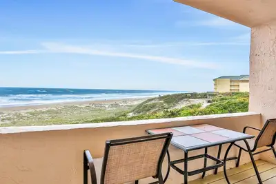 Image de Beautiful Condo with Gorgeous Ocean Views from Balcony + Shared Pool & Free WiFi
