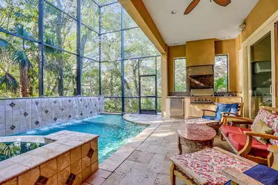 Image de Lovely home for entertaining with saltwater plunge pool, spa & outdoor kitchen